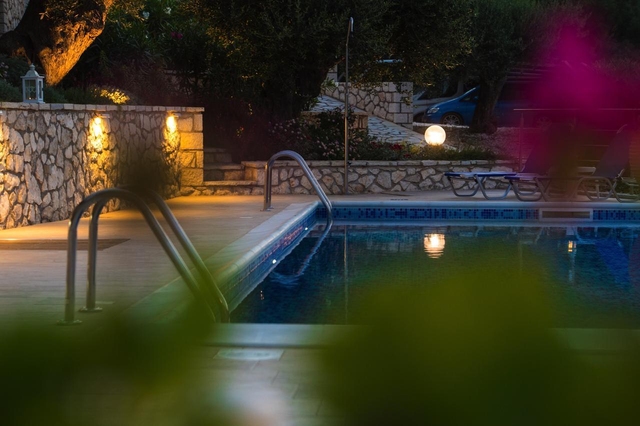 Villas Amantea- Four Villas With Big Pool And Infinity Pool 塞沃塔 外观 照片