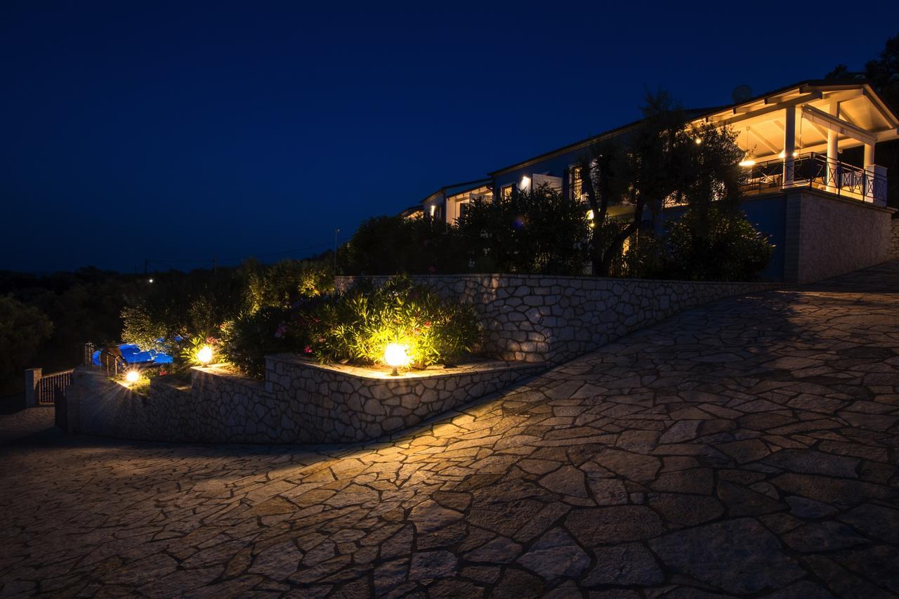 Villas Amantea- Four Villas With Big Pool And Infinity Pool 塞沃塔 外观 照片