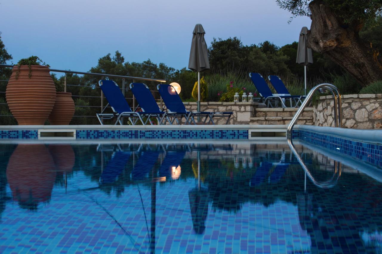 Villas Amantea- Four Villas With Big Pool And Infinity Pool 塞沃塔 外观 照片