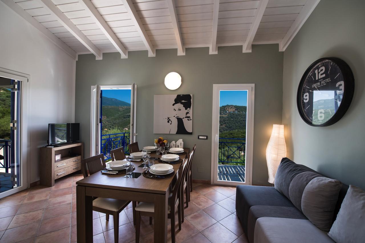 Villas Amantea- Four Villas With Big Pool And Infinity Pool 塞沃塔 外观 照片